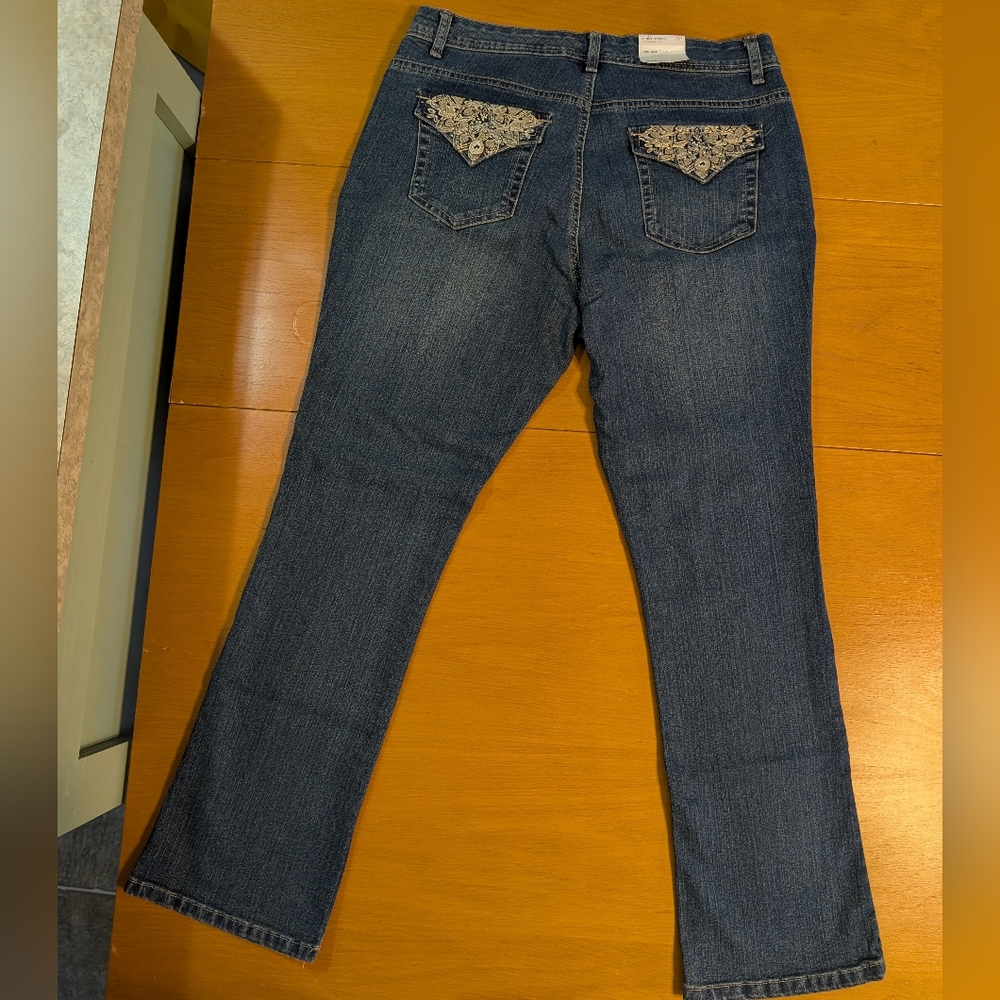 Style & Co Modern Boot Cut Jeans Size 12P Gorgeous Bling Pockets - Picture 3 of 11